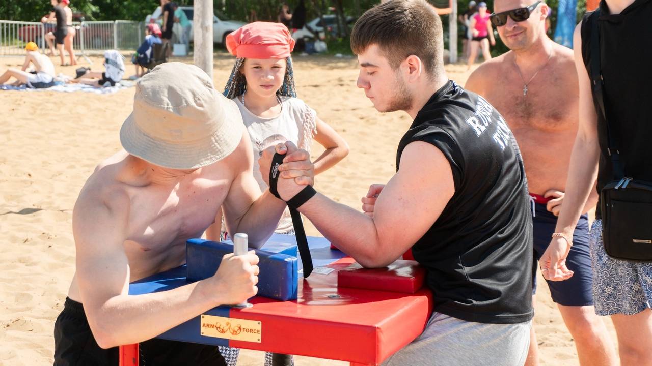 Главная картинка новости: Сыктывкарцы разогрели городской пляж азартом на фестивале "Жаркие игры"