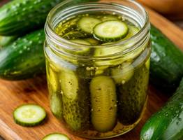 Закусочные огурчики с горчицей — так вкусно, что сметают моментально: делюсь маминым рецептом