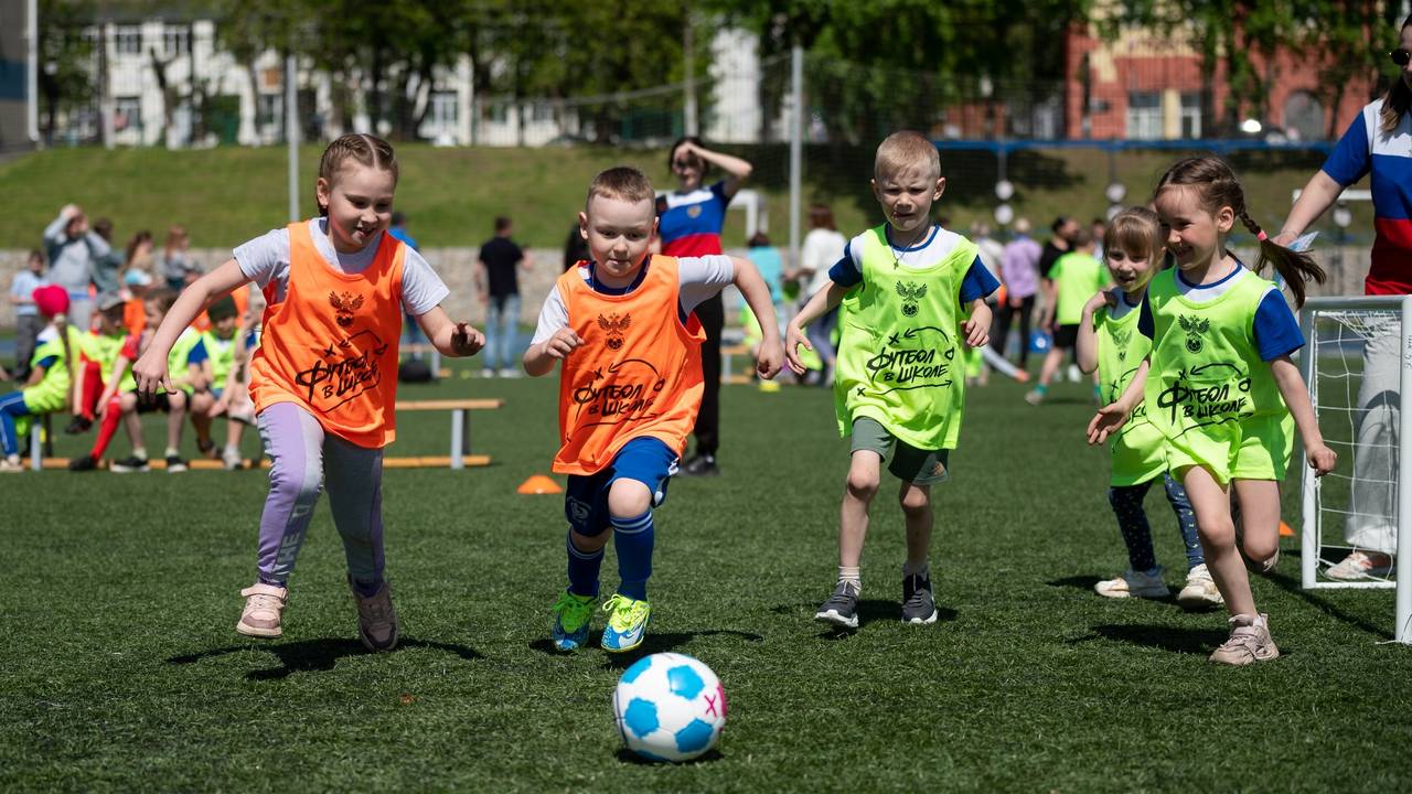 Главная картинка новости: Три образовательных учреждения Коми стали лучшими на фестивале "Футбол в школе"
