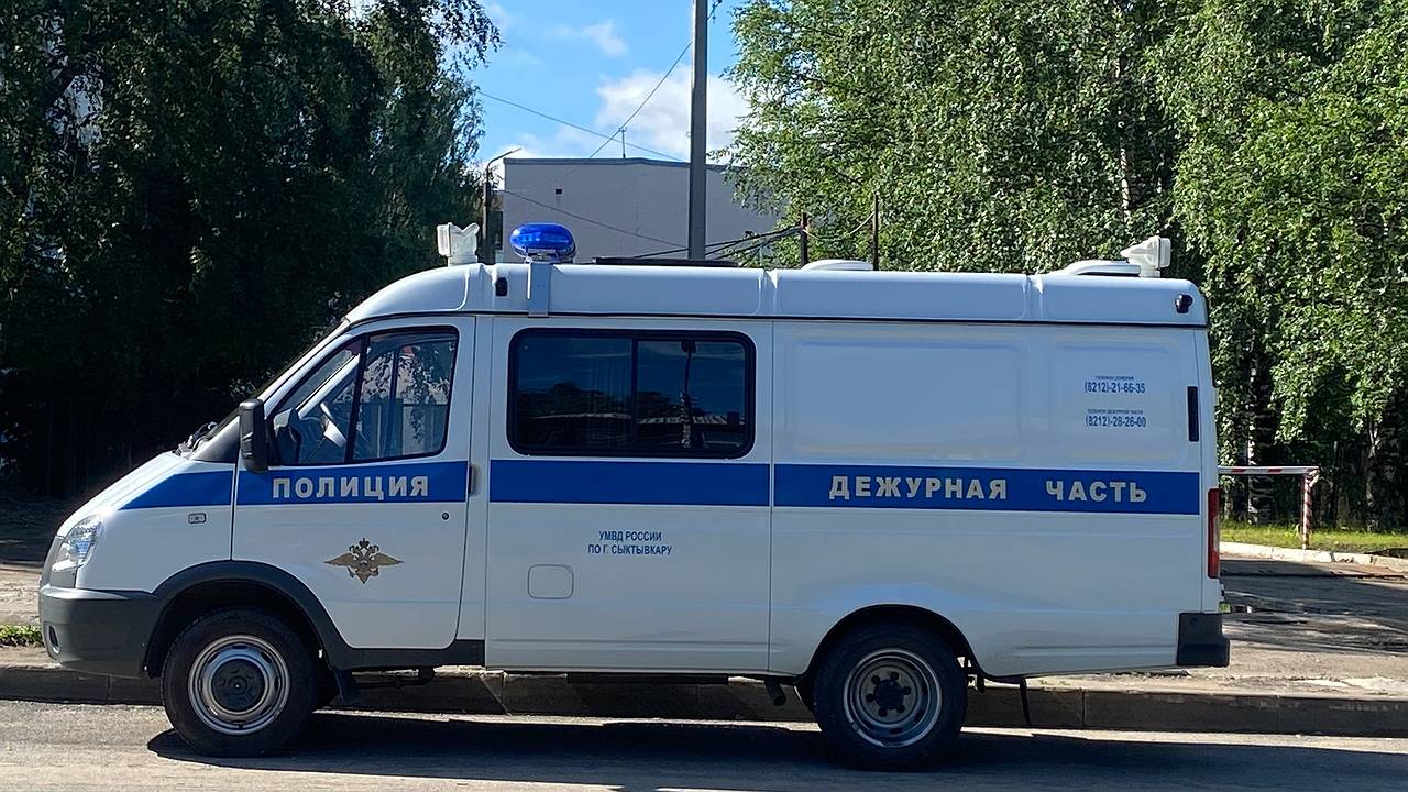 Главная картинка новости: Подросток в Сыктывкаре повредил остановку: возбуждено уголовное дело