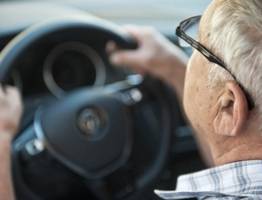 В ГАИ поставили жирную точку: до какого возраста можно водить машину - пенсионерам озвучили действующие ограничения