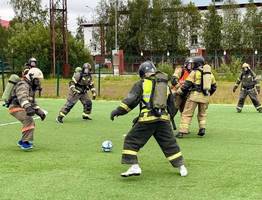 Пожарные Коми провели уникальный матч по фаерболу