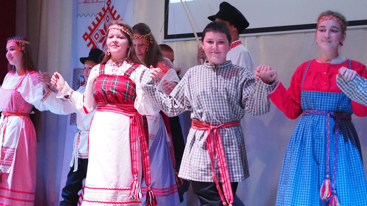 Главная картинка новости: Ребята из Коми блеснули на международном финно-угорском слете в Марий Эл