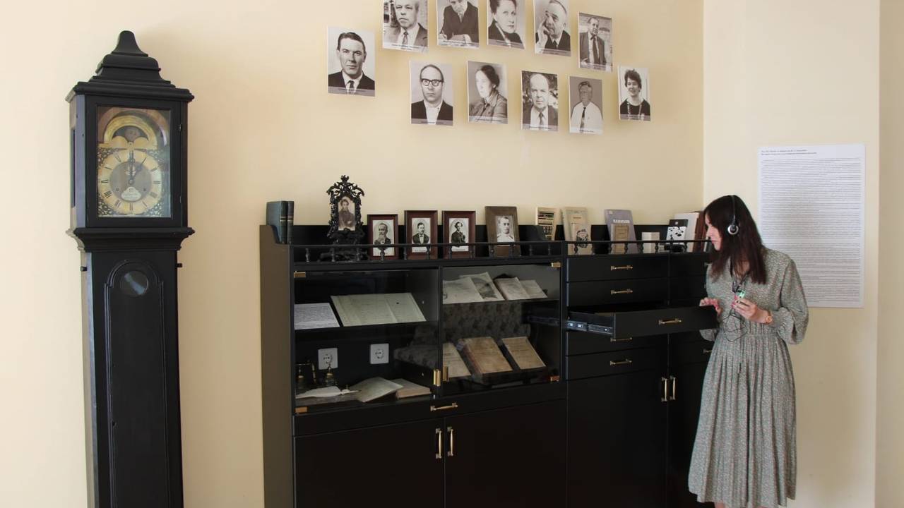 Главная картинка новости: В Сыктывкаре запустили аудиогид на коми в музее Куратова