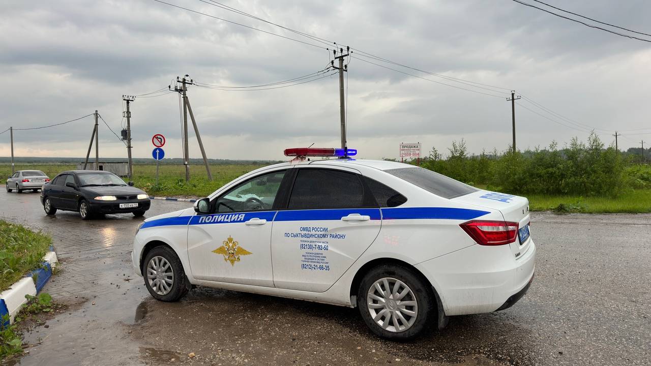 Главная картинка новости: Обычная проверка водителя на трассе в Коми вывела полицейских на след наркопреступления