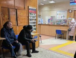 Пенсионерам нужно срочно сходить в соцзащиту за выплатой. Деньги уже выдают