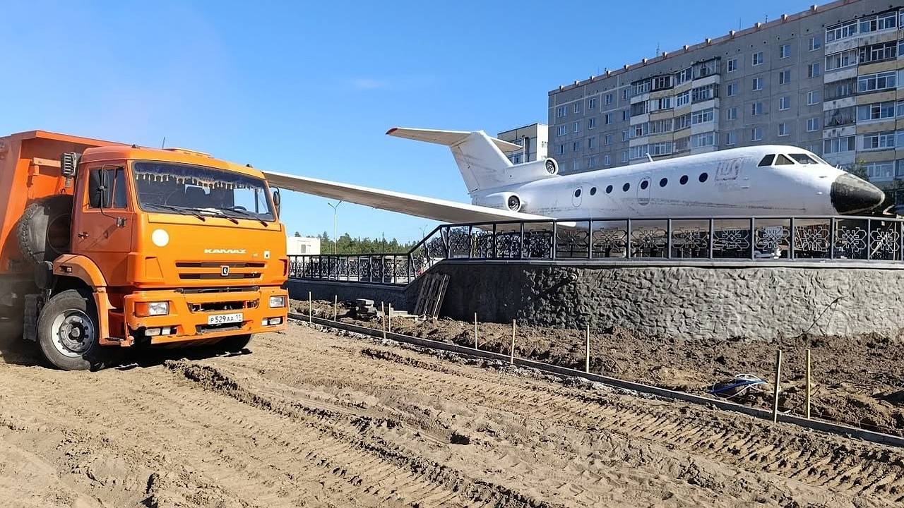Главная картинка новости: В приполярном городе Коми идет масштабная реконструкция детского парка