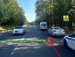 В Сыктывкаре пешеход перебегал дорогу в неположенном месте и попал под колеса машины