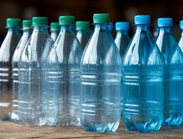 Пластиковые бутылки не выкидываю: разрезаю на 3 части и получаю очень полезную вещь — теперь не могу без нее в хозяйстве