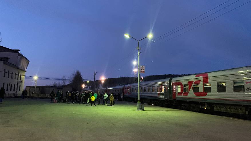 Главная картинка новости: В поезде беру нижнюю полку, а потом весь путь отбиваюсь от желающих поменяться, как вежливо отказать