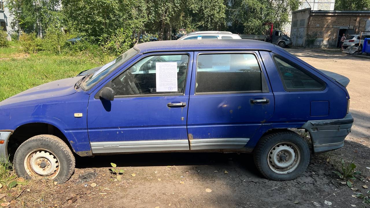 Главная картинка новости: Сыктывкарская Эжва очищает улицы от брошенных автомобилей