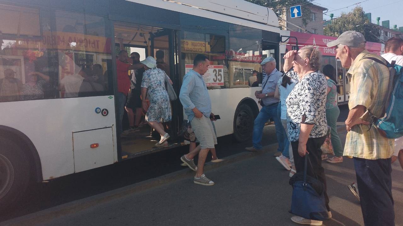 Главная картинка новости: Пенсионеров обрадовали. За проезд в транспорте с 12 августа платить не придется