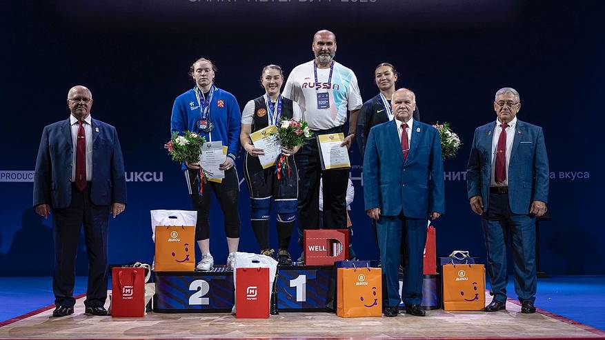 Главная картинка новости: Тяжелоатлетки из Коми завоевали медали на чемпионате России