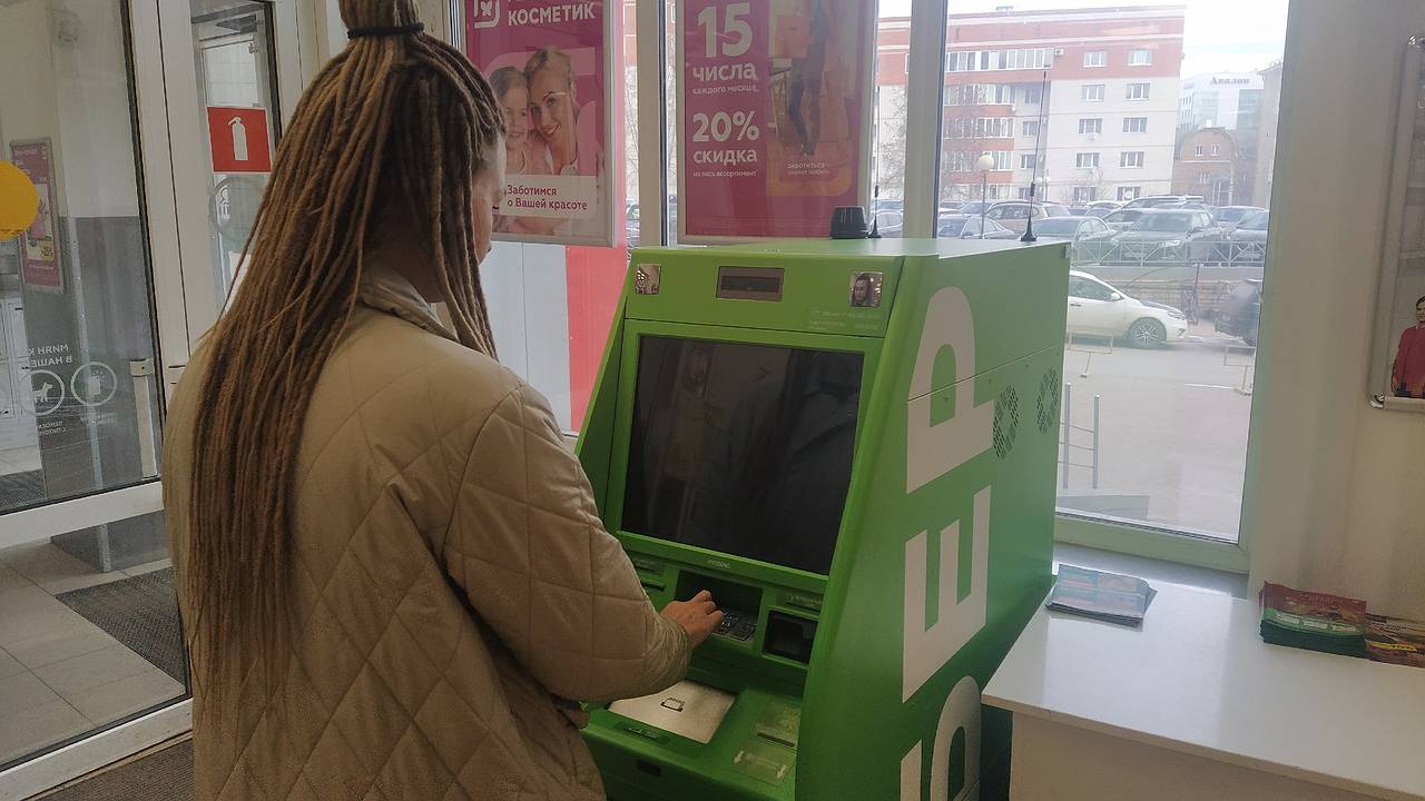 Главная картинка новости: Будет другой размер. Всех, кто получает пенсию на банковскую карту, ждёт неожиданный сюрприз