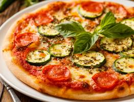 Просто натрите кабачки и добавьте яйца : так вкусно, что летом готовлю каждый день - такую пиццу из кабачков полюбят даже дети