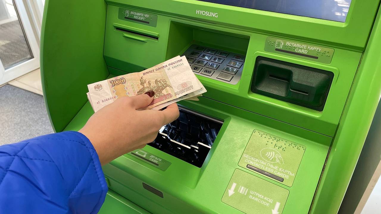 Главная картинка новости: С сегодняшнего дня: Сбербанк обратился ко всем, кто получает пенсию на банковскую карту