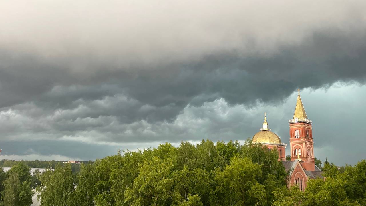 Главная картинка новости: 20 августа в Коми сохранится прохладная и неустойчивая погода местами с дождями и грозами