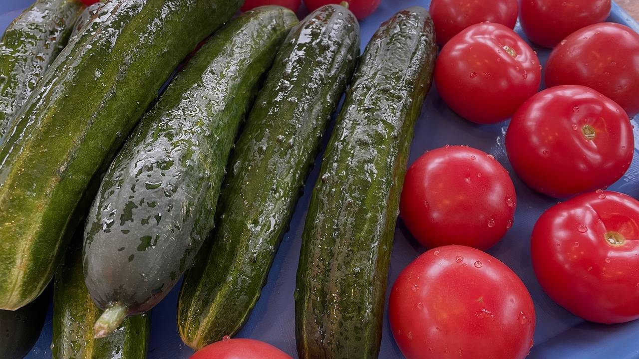 Главная картинка новости: Жители Коми стали больше есть овощей и фруктов: каждый по 100 килограмм в год