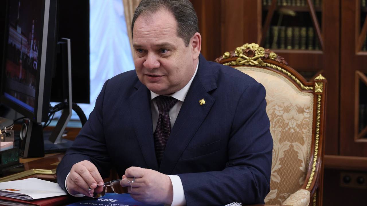 Главная картинка новости: Президент России одобрил представленные врио главы Коми стратегические проекты по развитию региона