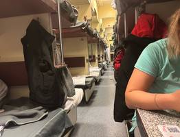 Не уступил место, отошел в туалет, возвращаюсь, а вся постель в чаю и крошках от хлеба и и яиц