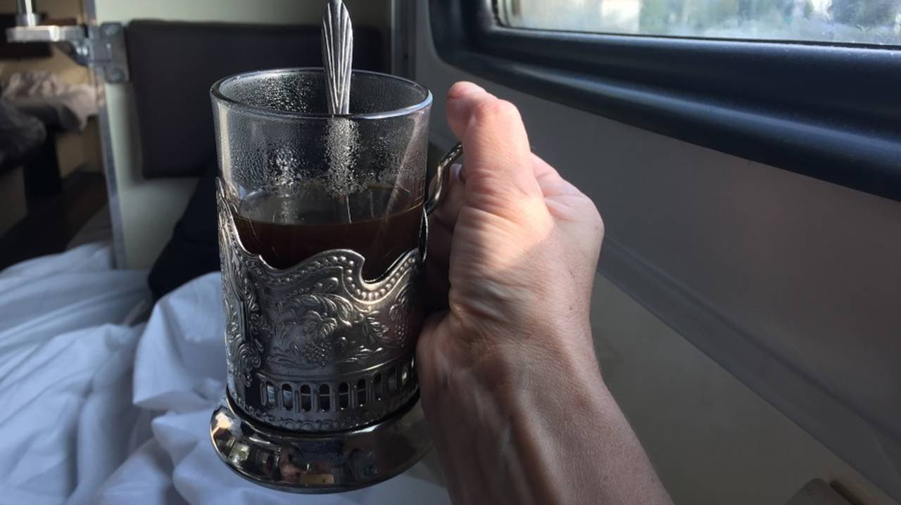 Главная картинка новости: Когда пятый - лишний: как одинокая мама с двумя детьми испортила поездку в поезде всем соседям по купе