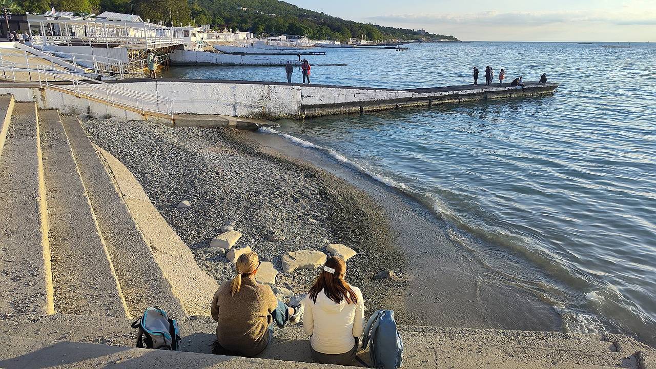 Главная картинка новости: Друзья решили отдохнуть на море за чужой счет, но прогадали