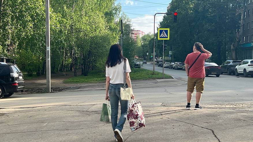 Главная картинка новости: - Ты обычная парикмахерша. Тебе не нужна премиальная машина, чтобы съездить в магазин, - рассмеялся муж