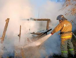 В Коми в последний летний день огонь уничтожил интинскую дачу