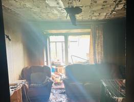 Спасатели Коми эвакуировали 17 человек при тушении пожара в доме и помогли водителю грузовика