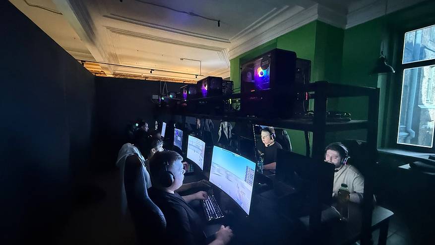 Главная картинка новости: Киберспортсмены Сыктывкара завоевали золото на межрегиональных соревнованиях