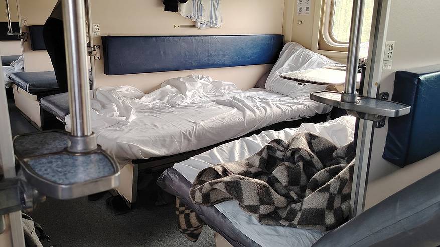 Главная картинка новости: Никогда не теряюсь: мой ответ на просьбы уступить нижнюю полку в поезде