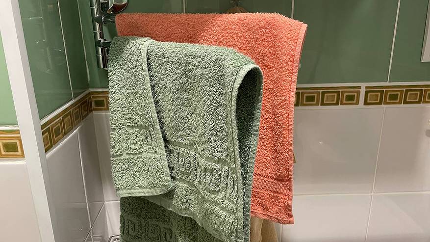 Главная картинка новости: Больше не вывариваю древние полотенца: добавляю 2 ложки в таз - станут как новые