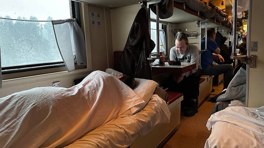 Главная картинка новости: Не смог доказать, что нижняя полка дороже — пришлось уступить