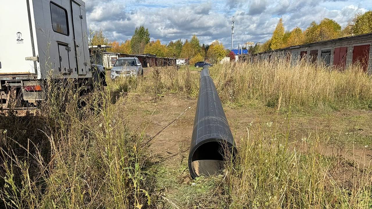 Главная картинка новости: В Сыктывкаре началась замена канализационного коллектора на улице Морозова