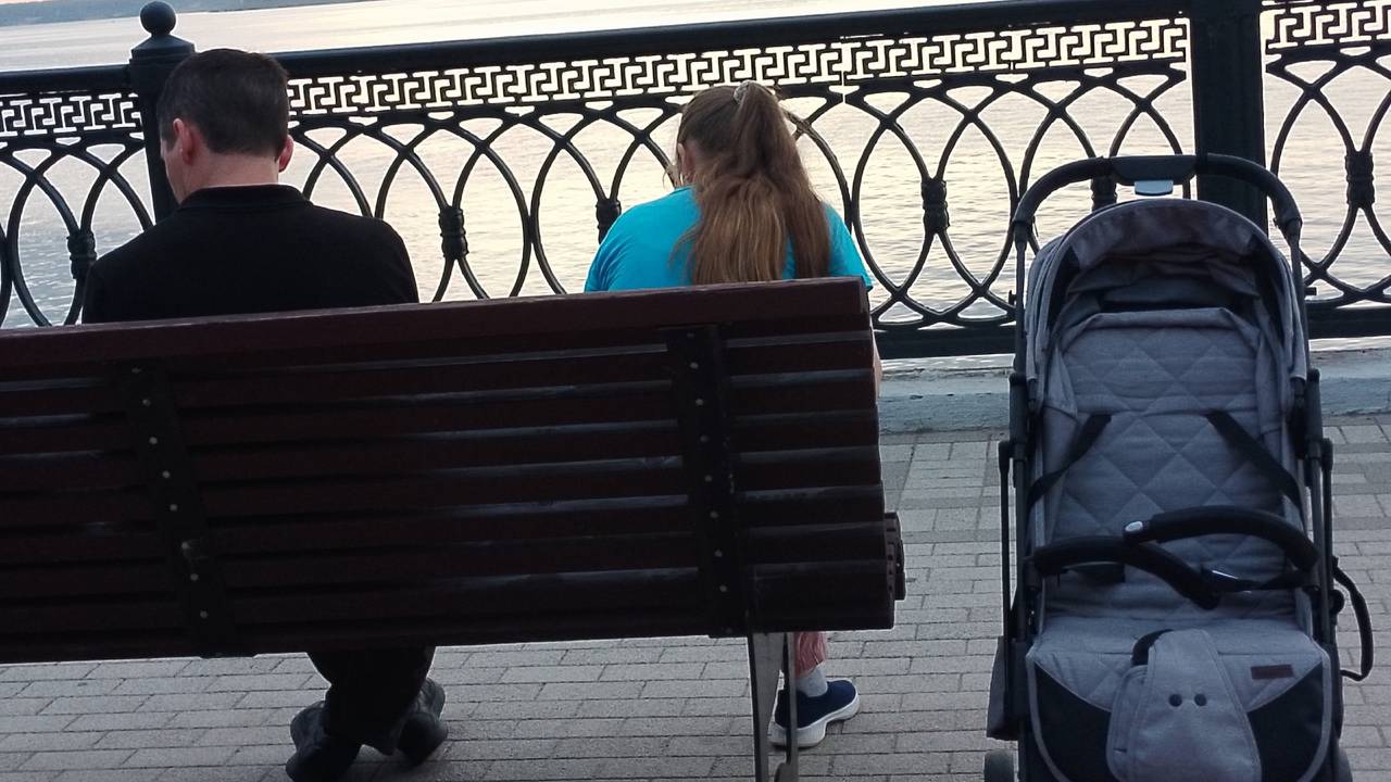 - У твоей сестры сломался холодильник, я ей отдала ваши деньги, - с ухмылкой произнесла свекровь