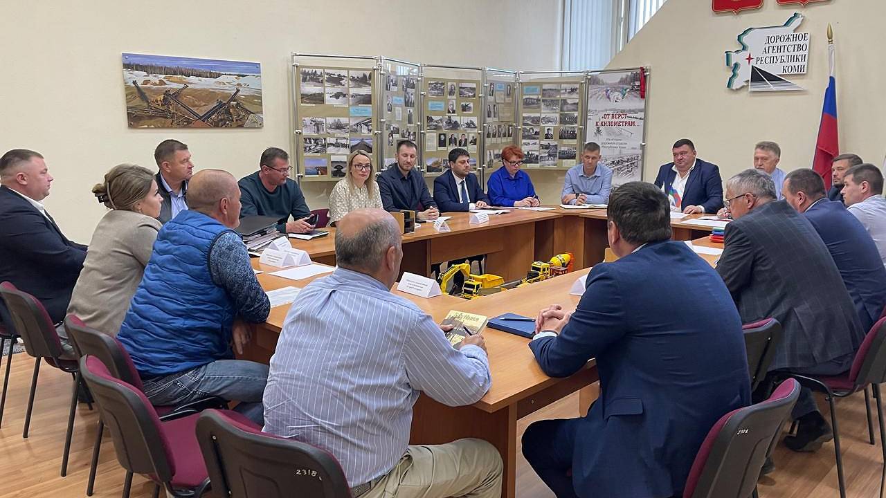 Главная картинка новости: Минстрой Коми начал подготовку дорожной инфраструктуры к зиме