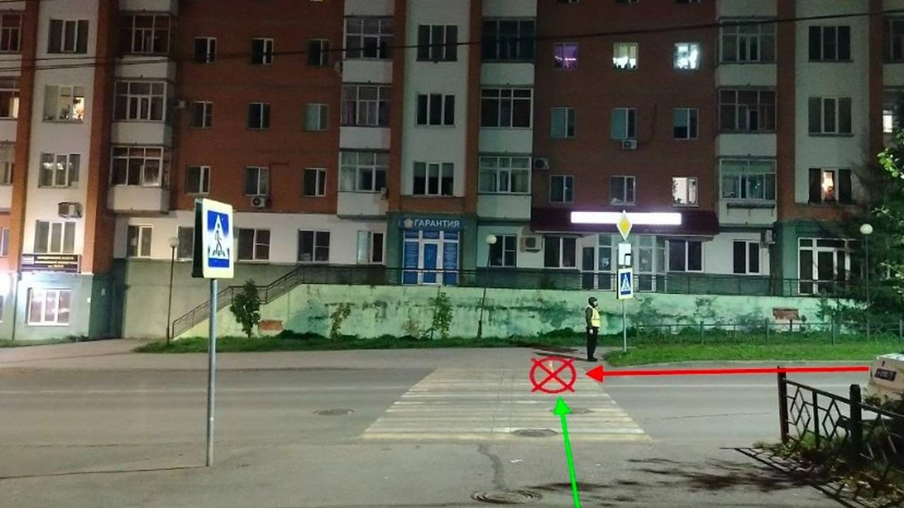 Главная картинка новости: По вине водителей пострадали 2 человека: первый выпал из салона, второго сбили на "зебре"