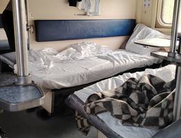 Купила дневное СВ, чтобы отдохнуть, но попутчик сделал из купе офис