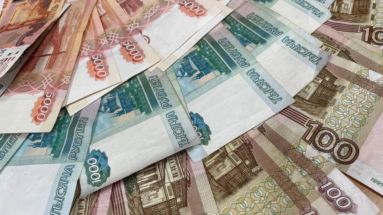 Главная картинка новости: С доставкой на дом: мошенники отправляют жертвам фальшивые бумажные повестки с Лубянк