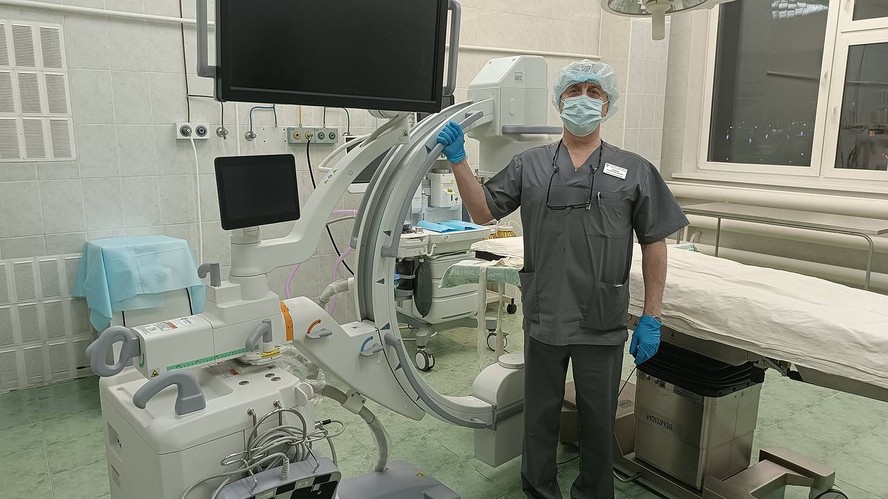 Главная картинка новости: В Коми хирурги провели первую в истории Усинска операцию после сложного перелома бедра