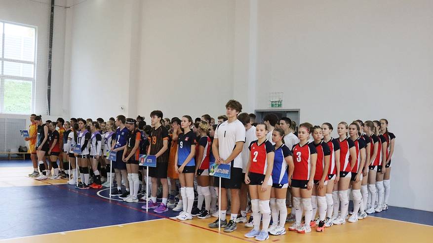 Главная картинка новости: Юные волейболисты Коми начали борьбу за звание сильнейшей команды