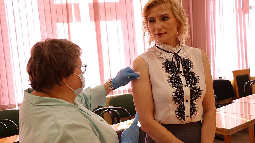 Главная картинка новости: В Коми массовая иммунизация против гриппа охватывает все районы региона