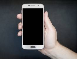 Как понять, что смартфон следит за вашими действиями?