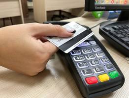 Выключи это в телефоне, чтобы жулики не могли украсть деньги