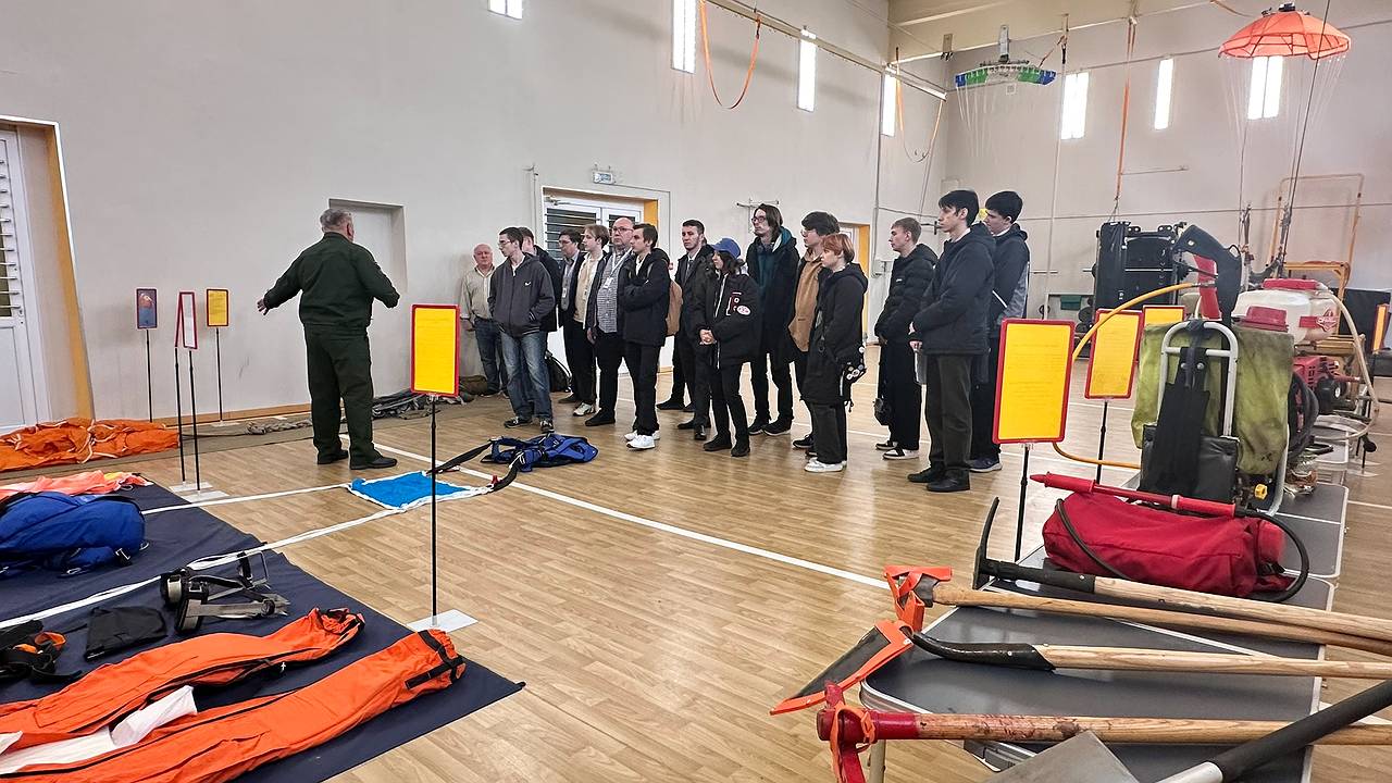 Главная картинка новости: Студенты со всей России изучили работу лесных пожарных Коми