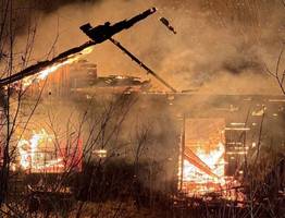 Будни пожарных в Коми: автомобиль и 2 заброшки стали жертвами пламени