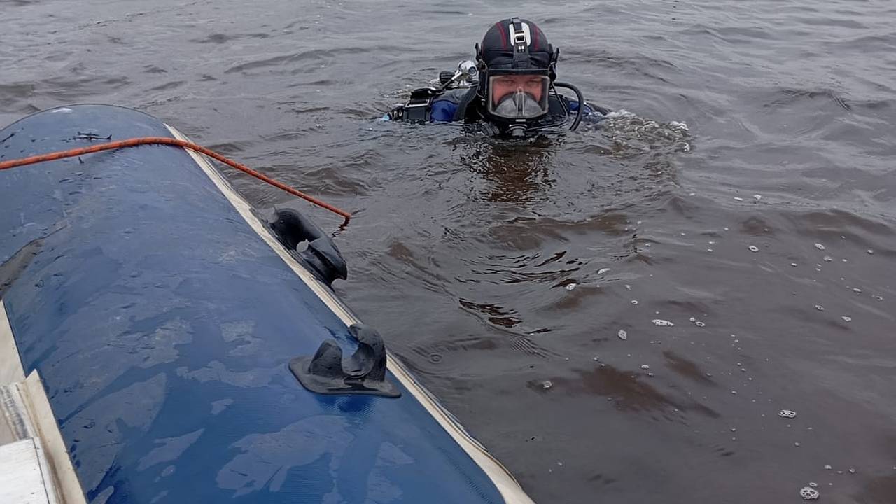 Главная картинка новости: Трагедия на воде в Коми: в Нювчимском водохранилище ищут пропавшего рыбака