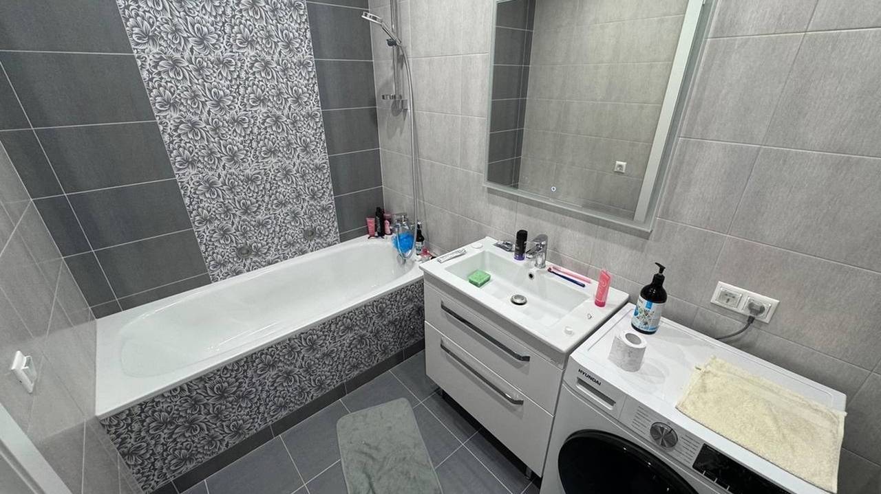 Главная картинка новости: Зажмите две кнопки — и стиральная машинка сама очистится от жижи из грязи, плесени и остатков порошка: секрет вечной службы