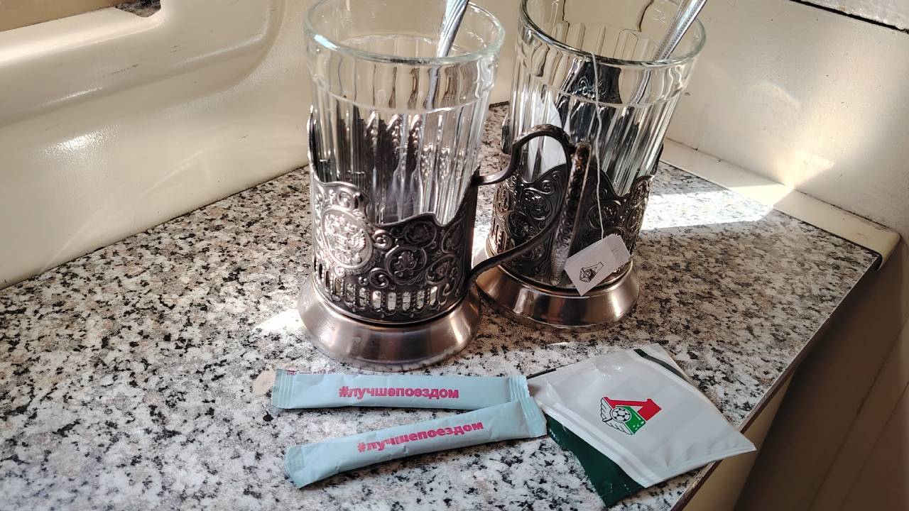 Главная картинка новости: 12 проверенных способов ехать в поезде без соседей