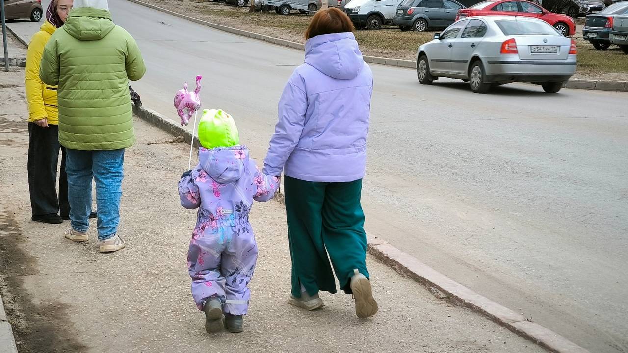 Главная картинка новости: Три поступка, как родители отталкивают своих взрослых детей, сами того не зная